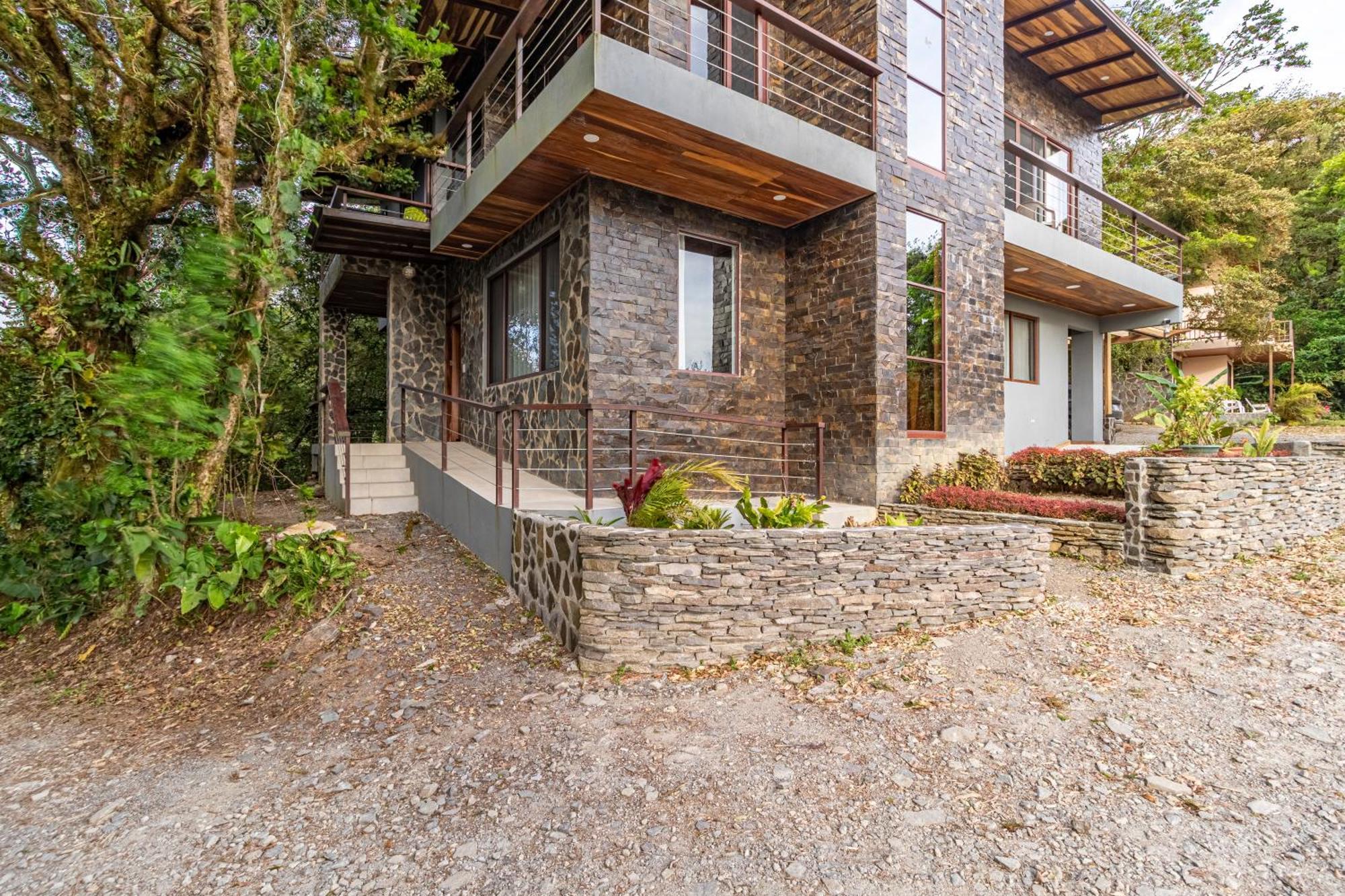 Cougar Monteverde Exterior photo