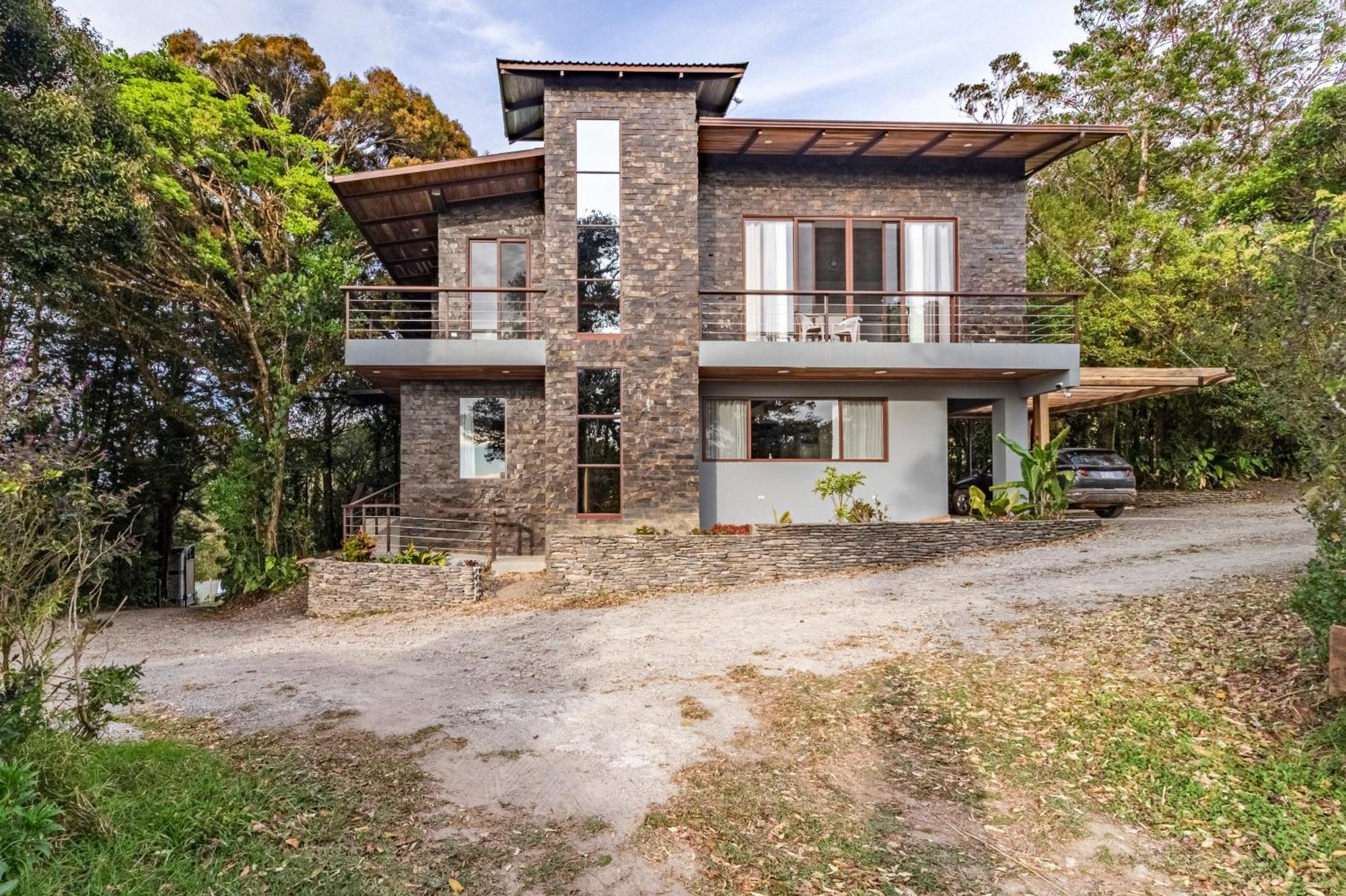 Cougar Monteverde Exterior photo